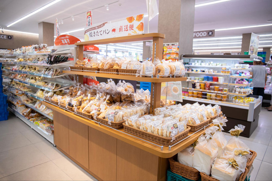 ワンコインで珈琲と焼きたてパン！忙しい朝の味方『沖縄ファミマの焼きたてパン』誕生の秘密