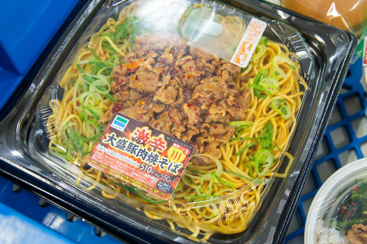 実食レポ！辛党部隊の本気を見よ！沖縄ファミマ限定の「激辛フェア」スタート